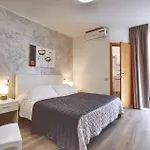 Отель Augusta 2*